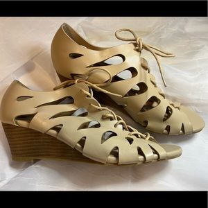 Low tan lace up wedges